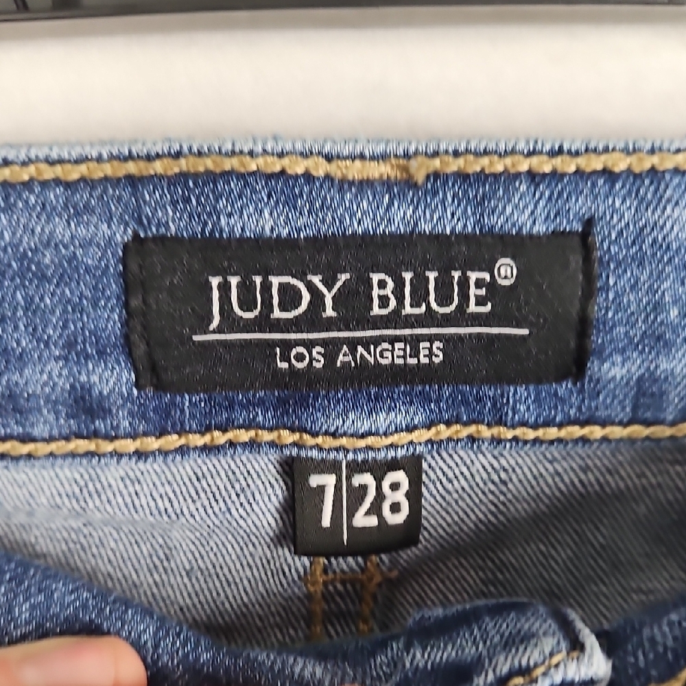 Judy Blue Distressed Skinny Fit Capri Cropped Jeans Raw Hem - Size 7/28 - Picture 12 of 15